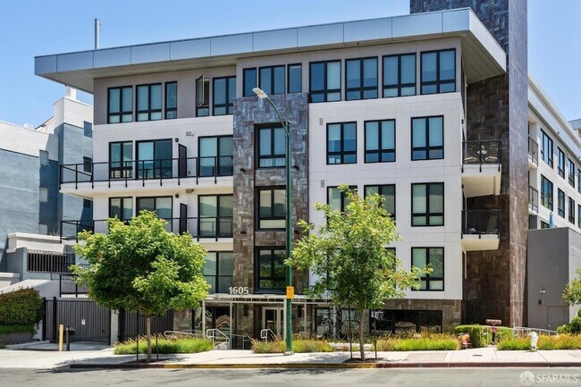 Building Photo - 1605 Riviera Ave