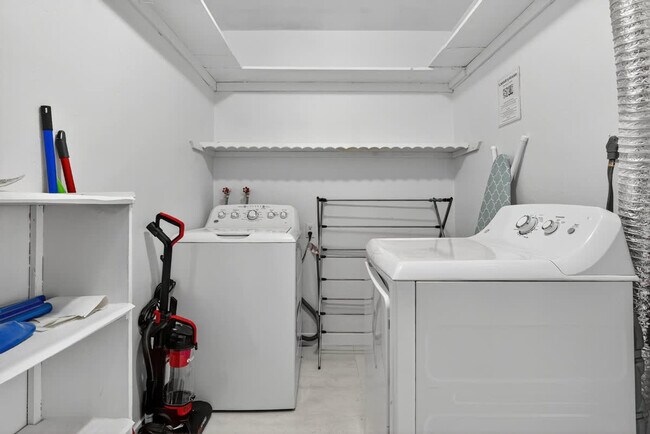 Building Photo - 5760 NE 18th Ave