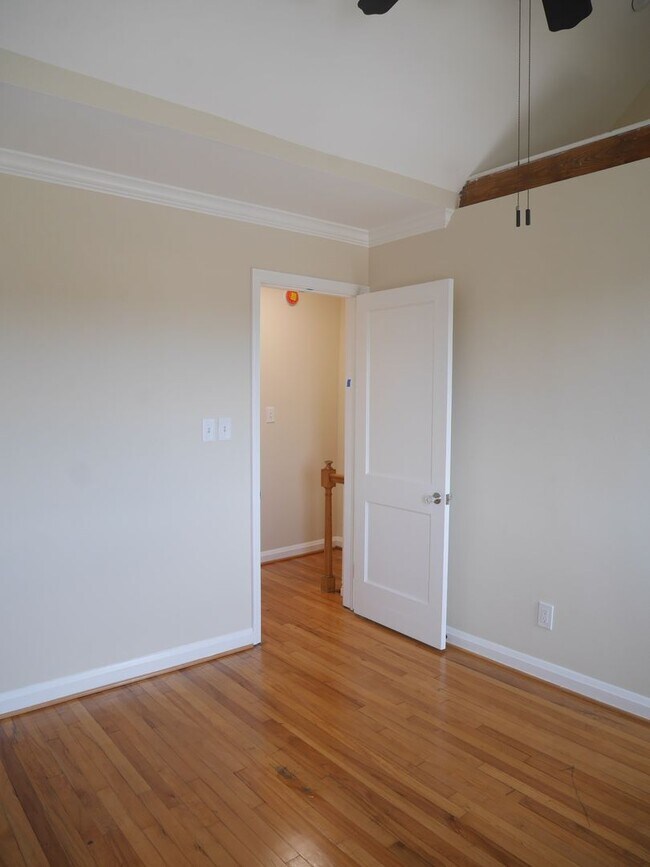Building Photo - Modernized 2 Bedroom Rowhome in Baltimore