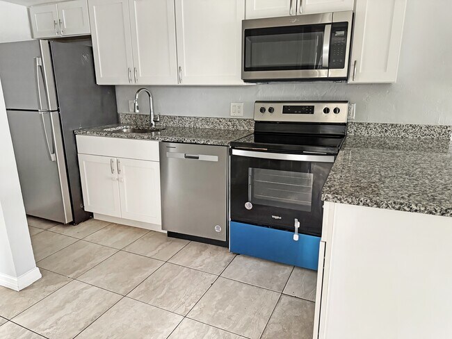 Building Photo - 2505 Hanson St