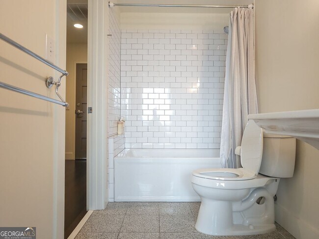 Building Photo - 1100 Howell Mill Rd NW