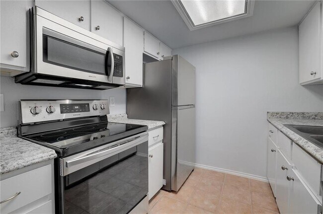 Building Photo - 2401 Leon St