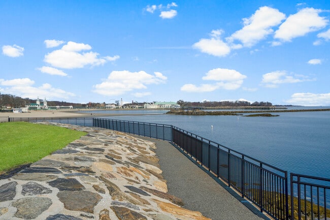 Building Photo - 17 Waters Edge