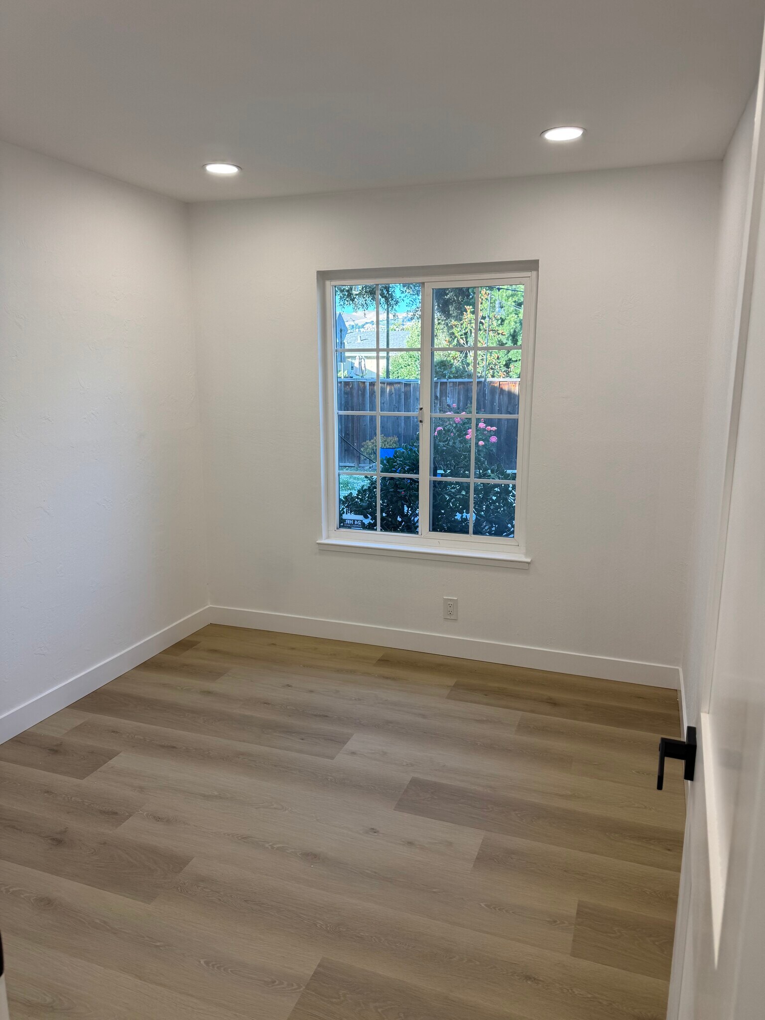 Building Photo - 2721 Mosswood Dr