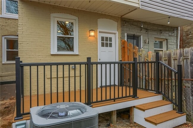 Building Photo - 5619 Hays St