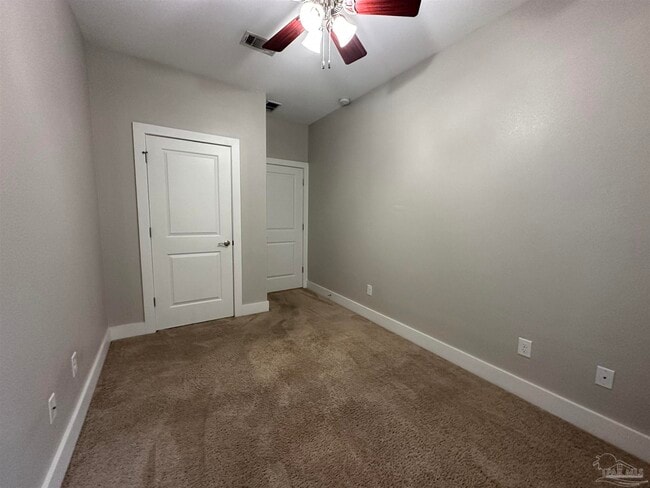 Building Photo - 923 E Belmont St