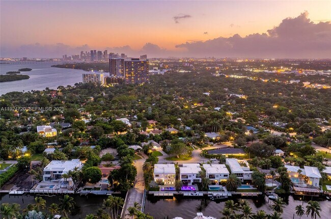 Building Photo - 895 NE 76th St