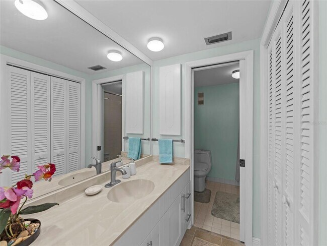 Building Photo - 7100 Sunshine Skyway Ln S