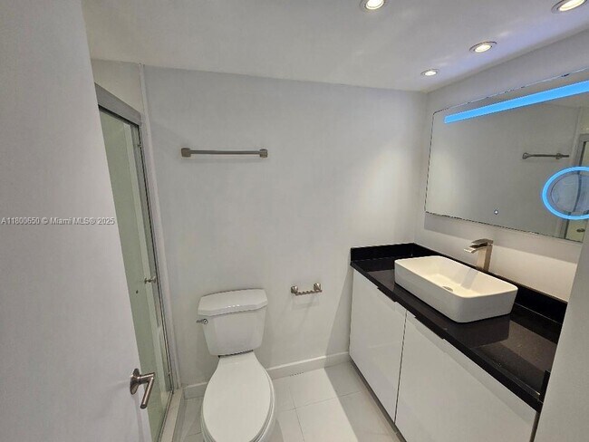 Building Photo - 18051 Biscayne Blvd