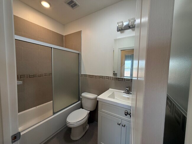 Building Photo - 398 Cator Ave