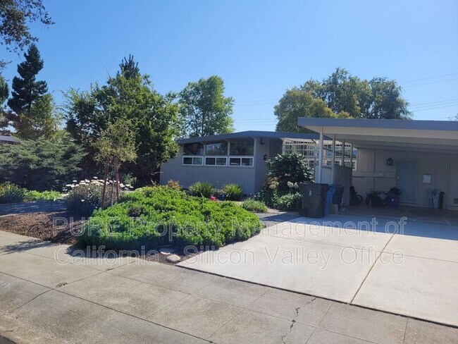 Building Photo - 340 Ely Pl