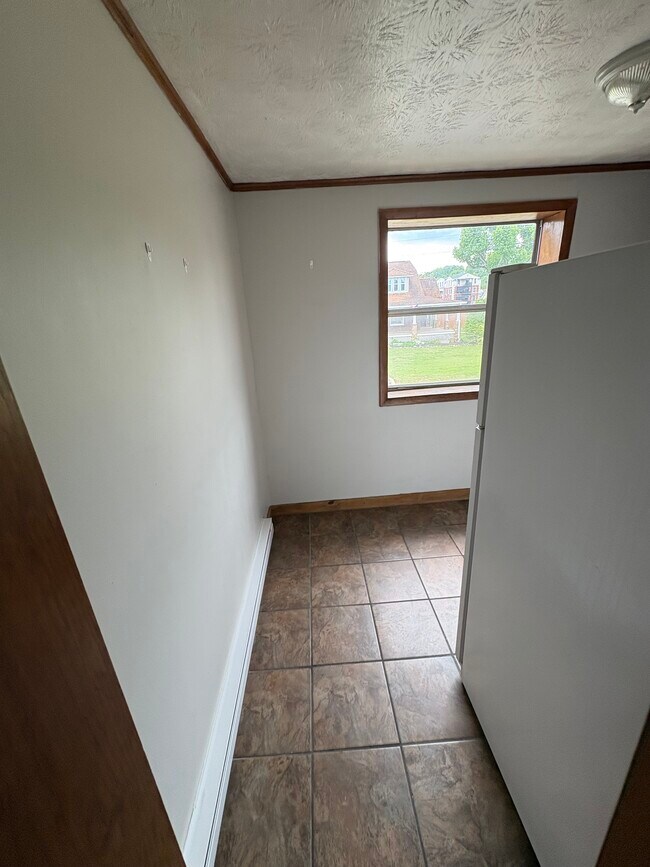 Building Photo - 112 S Watauga Ave