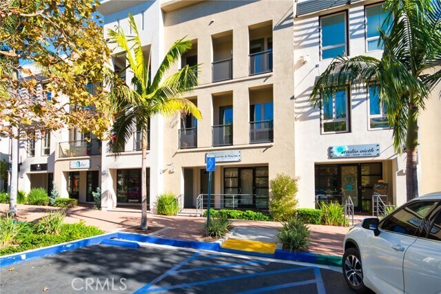 Building Photo - 15 Vantis Dr