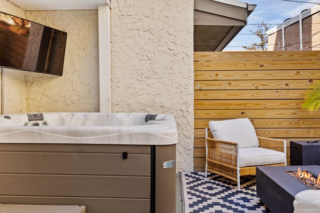 Building Photo - 2207 Lombard St