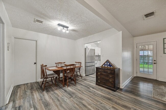 Building Photo - 5618 Village Way Dr.