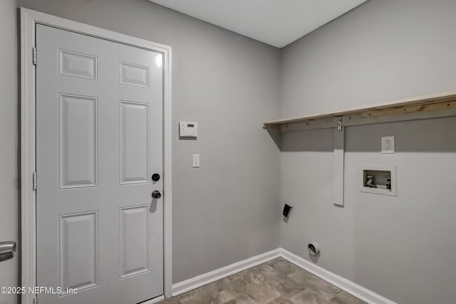 Building Photo - 9642 Pritmore Rd E