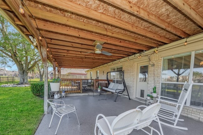 Building Photo - 6210 Fawnlake Dr