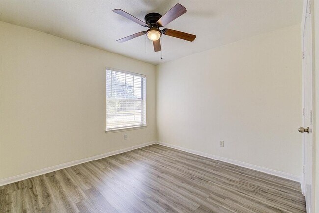 Building Photo - 25211 Clover Ranch Dr