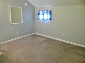 Building Photo - Spacious 2 bed/2 bath Deer Creek Villas-Su...