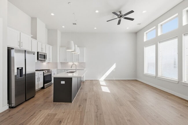 Building Photo - 2948 Alice St