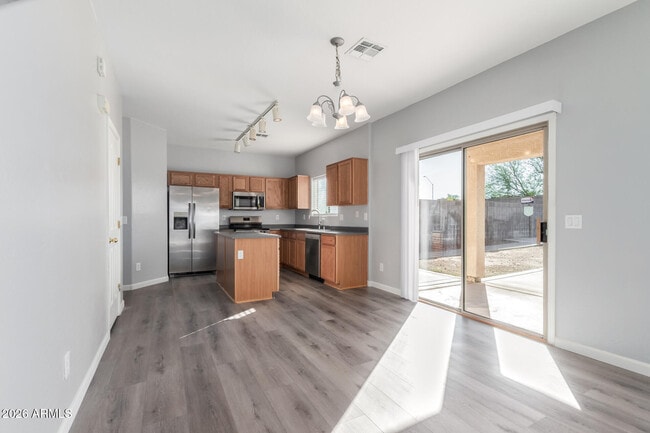 Building Photo - 11023 W Loma Ln