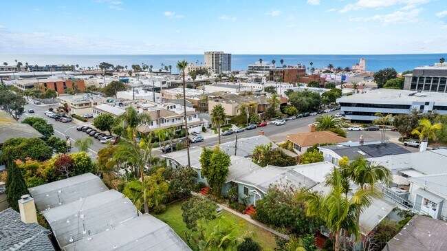 Building Photo - Beautiful Vintage Cottage in La Jolla with Onsite Laundry!