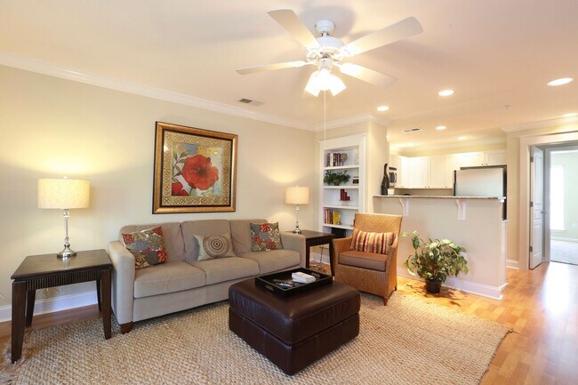 Building Photo - 3 Bedroom Townhouse Style Apartments END U...