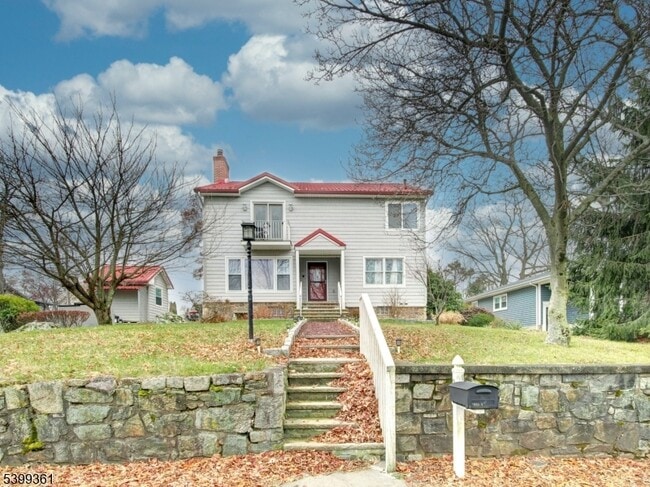 Primary Photo - 2 Papakating Rd