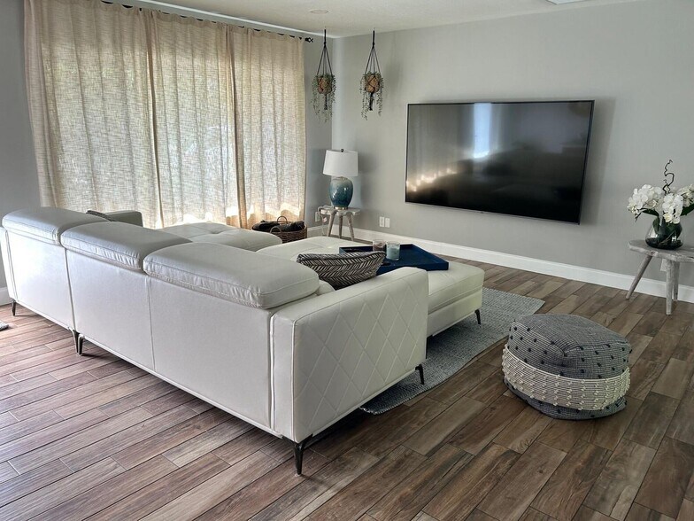 Building Photo - 1182 SE 2nd Ave