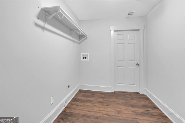 Building Photo - 713 N Lakeshore Dr