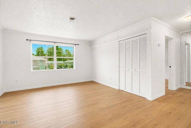 Building Photo - 25A Pine Ln