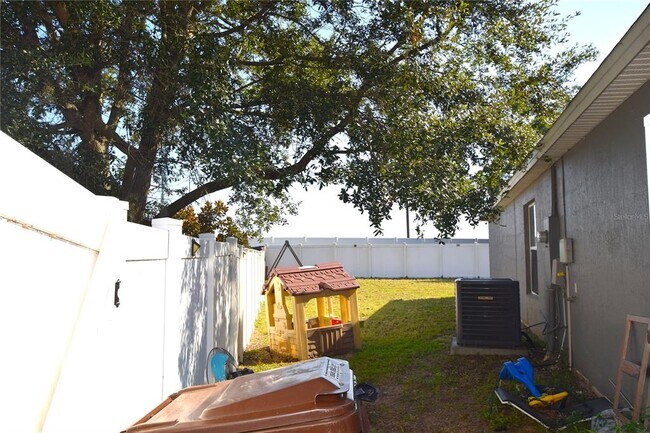 Building Photo - 500 Lake Charles Dr