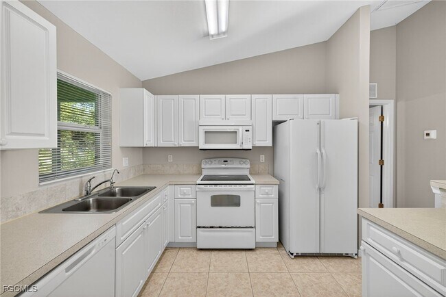 Building Photo - 408 NW 17th Ave