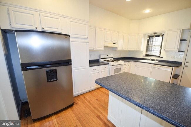 Building Photo - 3606 Hudson St