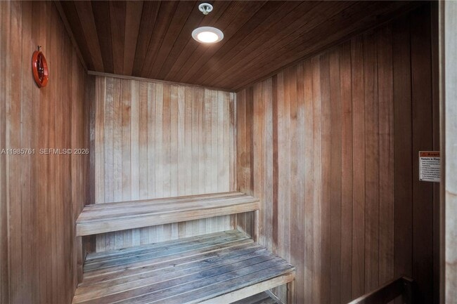 Building Photo - 480 NE 30th St