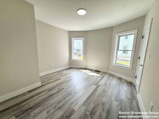 Building Photo - 10 Cawfield St