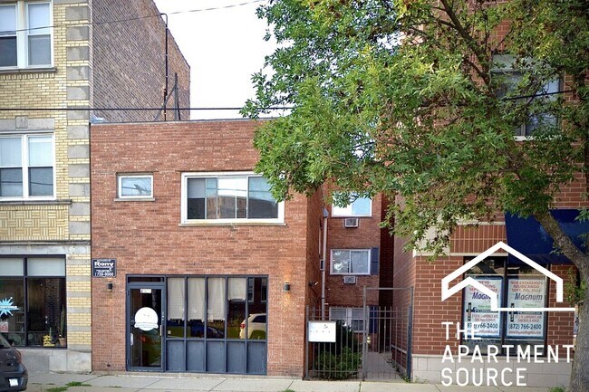 Building Photo - 2942 W Montrose Ave