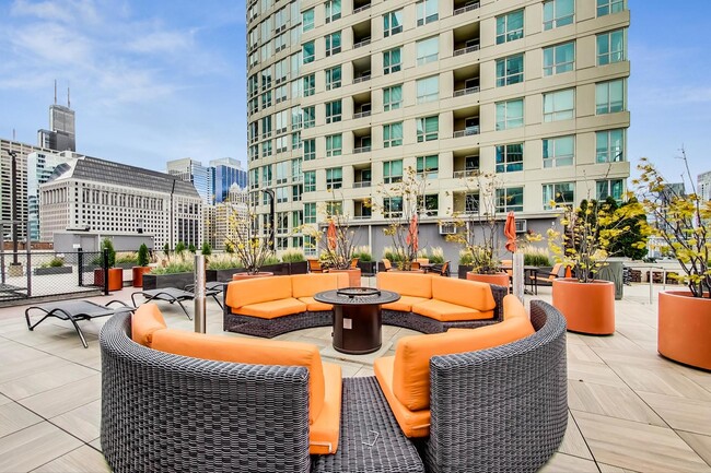 Building Photo - 345 N La Salle Dr