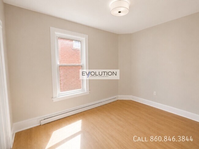 Building Photo - 906-908 Park St-2E