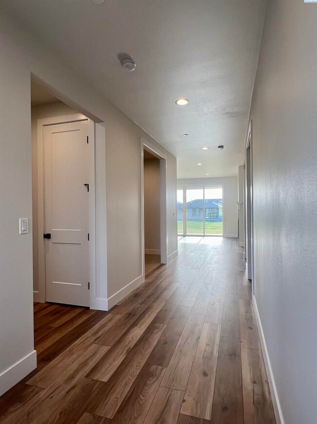 Building Photo - FOR RENT West Village Rambler with RV Bay