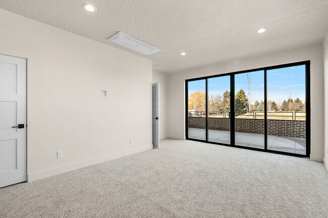 Building Photo - 98 S Carbon Rivet Ave