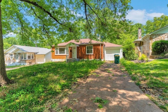 Building Photo - 8135 Bloom Dr