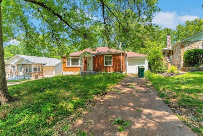 Building Photo - Charming 2BR House in Saint Louis