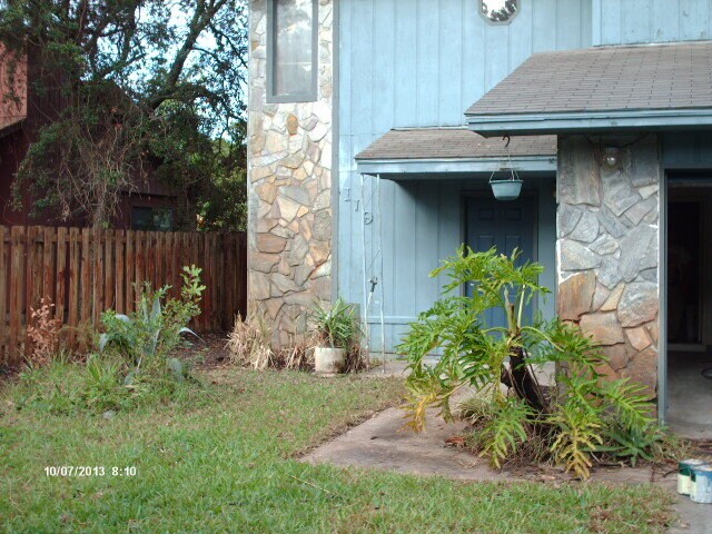 Primary Photo - 119 Post Oak Pl