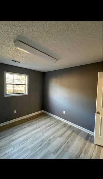 Building Photo - 106 Cedar Rdg Dr