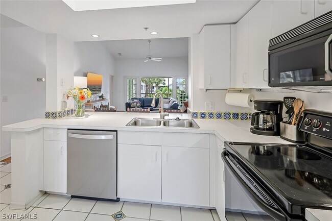 Building Photo - 433 2nd St S