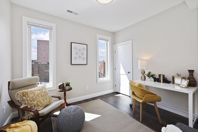 Building Photo - 734 South St