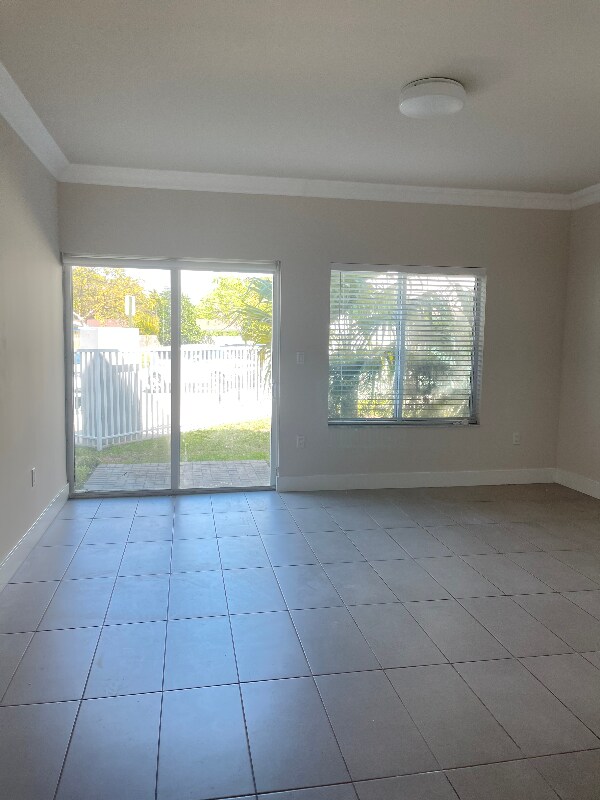 Building Photo - 515 NE 121st St