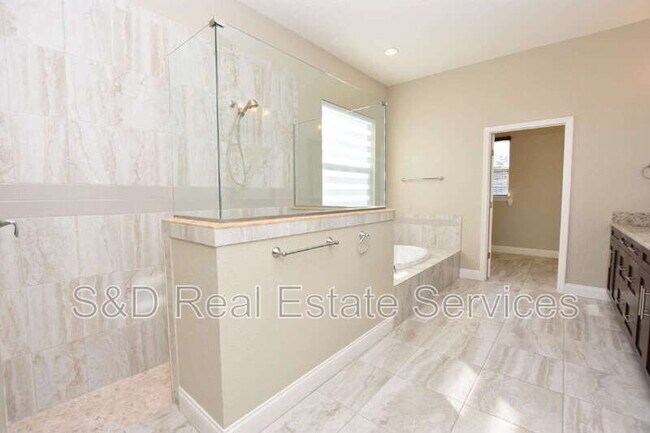 Building Photo - 6986 Highlands Creek Ave