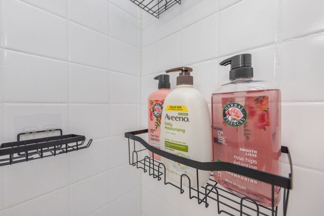 Building Photo - 4307 W Kennedy Blvd